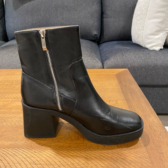 Like New Princess Polly Boots - Size 9 - Picture 6 of 9